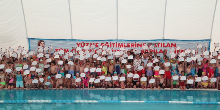Geleceğin yüzücüleri sertifikalarını aldı