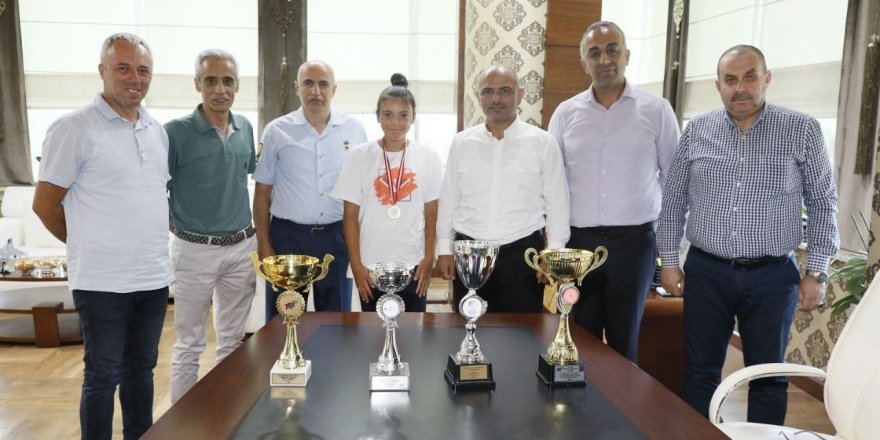 "Defne’yi kupa kaldırırken görmek isteriz"