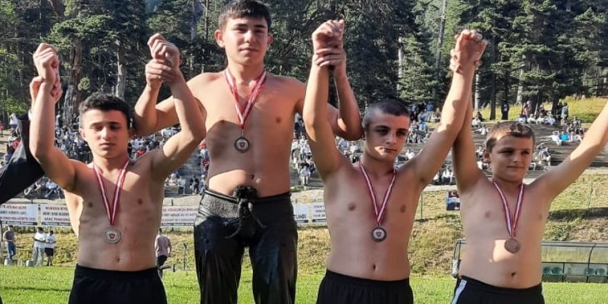 İzmitli güreşçiler Bolu’da kürsüye ambargo koydu!