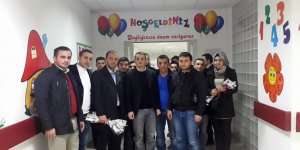 AKP’li gençlerden hastalara ziyaret
