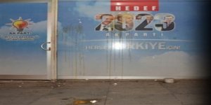 AKP’ye yumurta attılar
