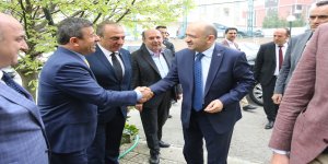 Tekstil fabrikasını gezdi