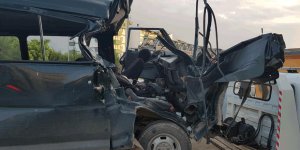 Minibüs TIR'a arkadan çarptı: 2 yaralı