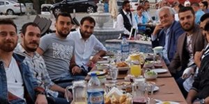 Adem Ellibeş futbolcularla hasret giderdi
