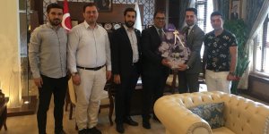 AKP’li gençlerden, Rektör Aslan'a ziyaret