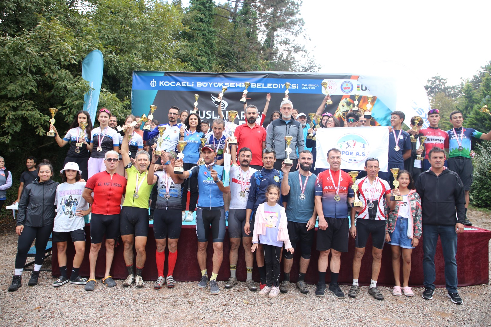 kocaelide-uluslararasi-dag-bisikleti-kupasi-yarislari-tamamlandi-18.jpg