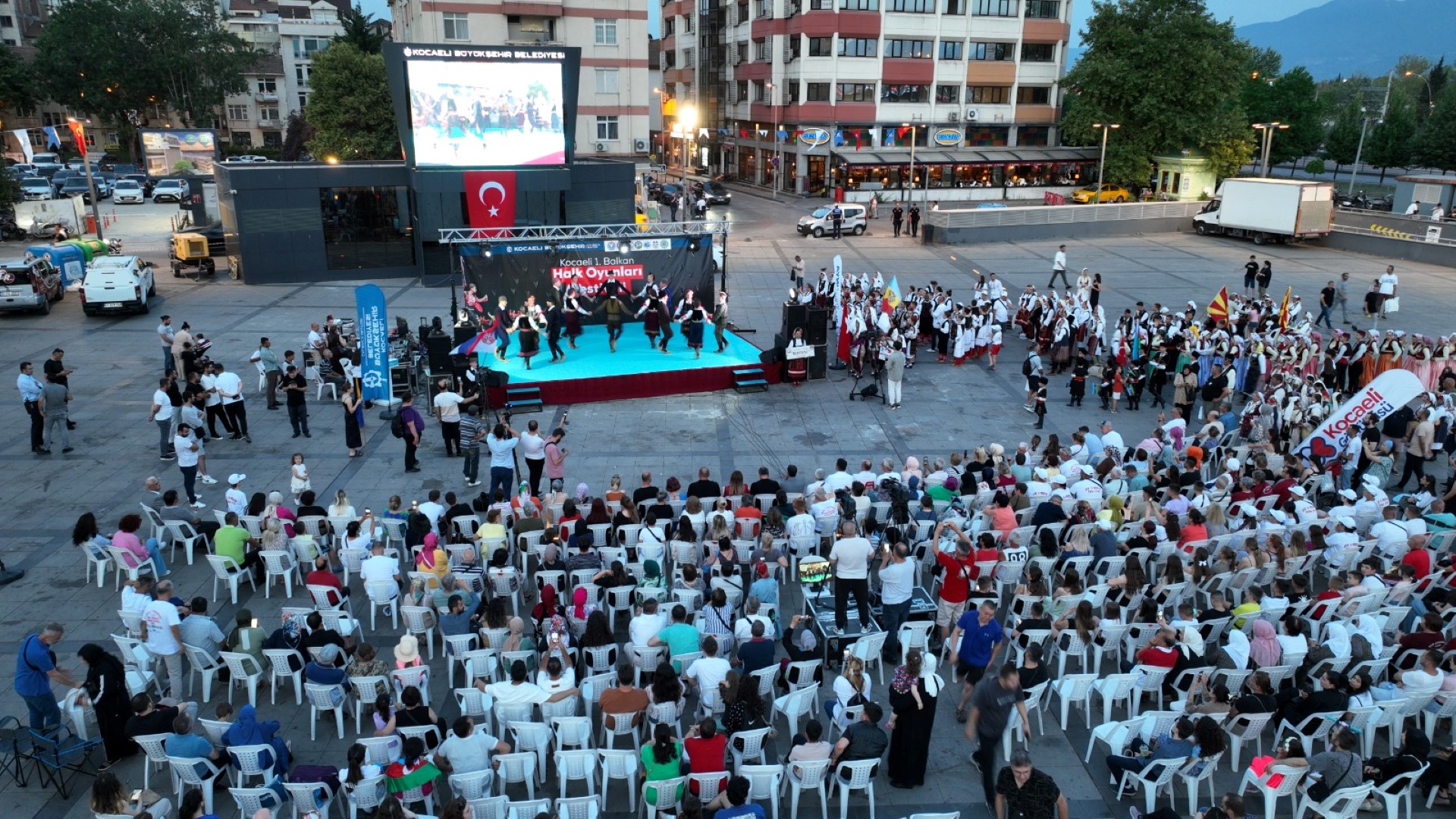 kocaeli-1-balkan-halk-oyunlari-festivali-basladi-3-large.jpeg