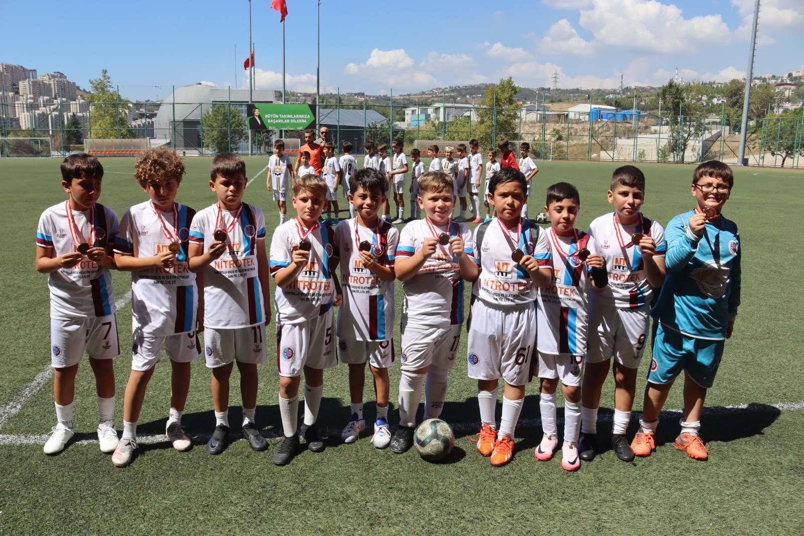 zafer-bayrami-futbol-turnuvasinda-minik-sporcular-sahne-aldi-11.jpg
