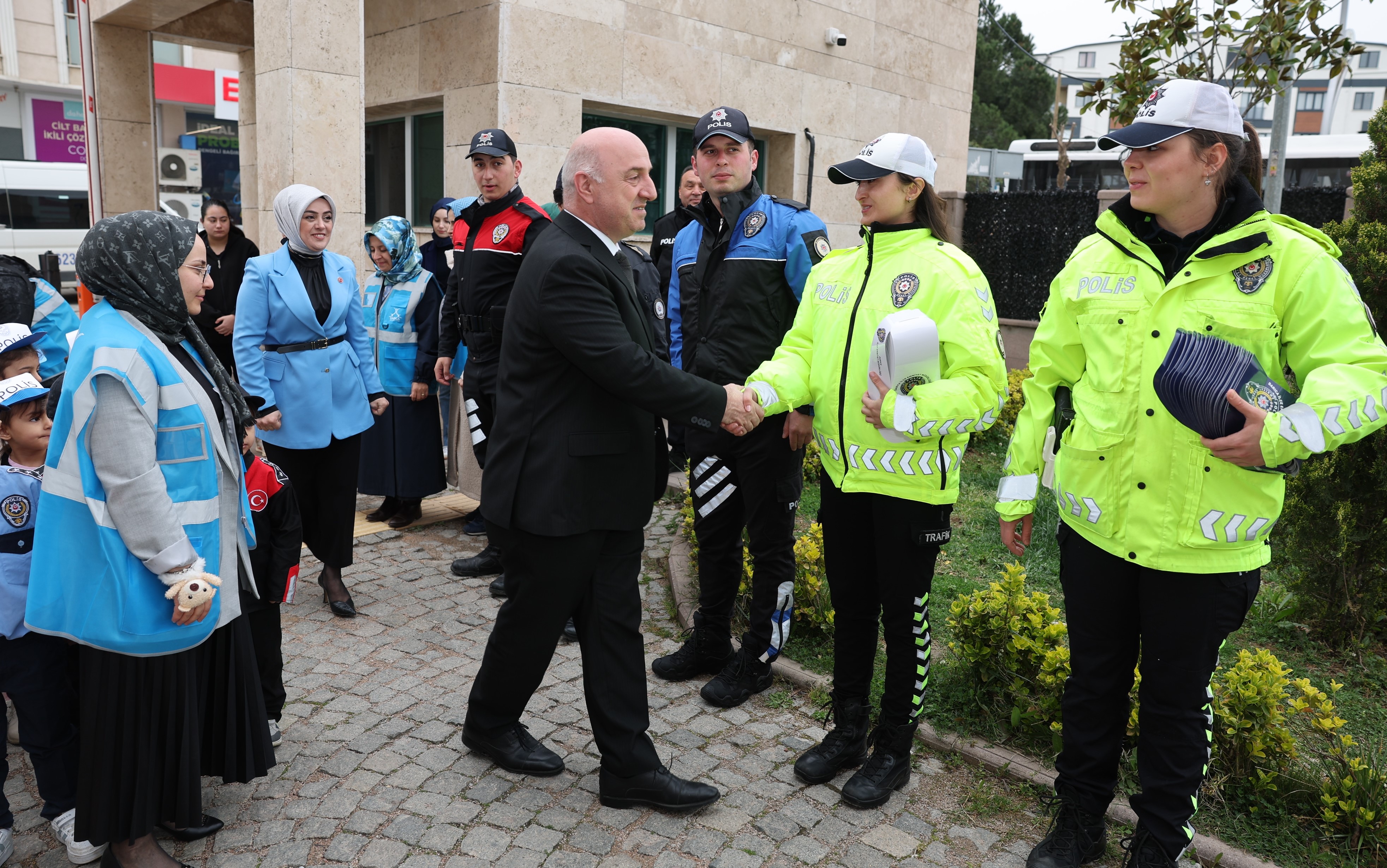 baskan-biyiktan-polis-teskilatinin-180-yilinda-anlamli-ziyaret-1-1-001.jpg
