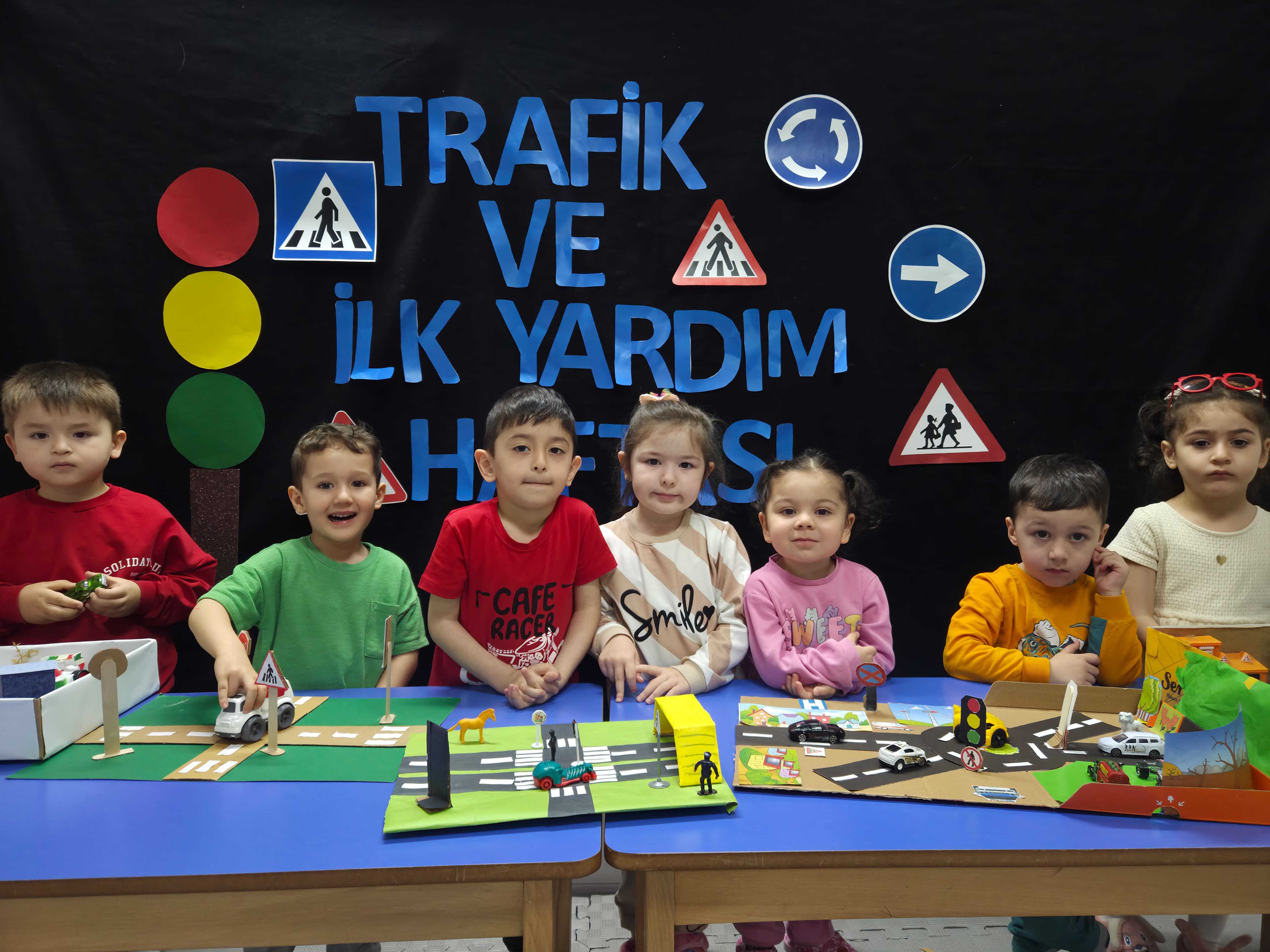 trafik-kurallarini-eglenerek-ogrendiler-1.jpg