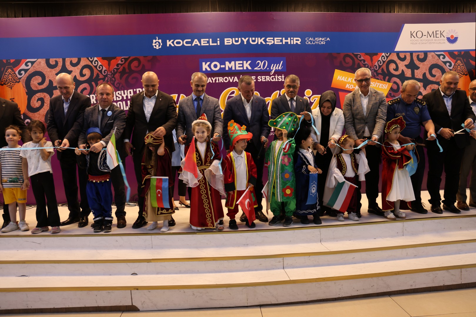 ko-mek-20-yil-ilce-sergileri-cayirovada-final-yapti-3-large.jpg