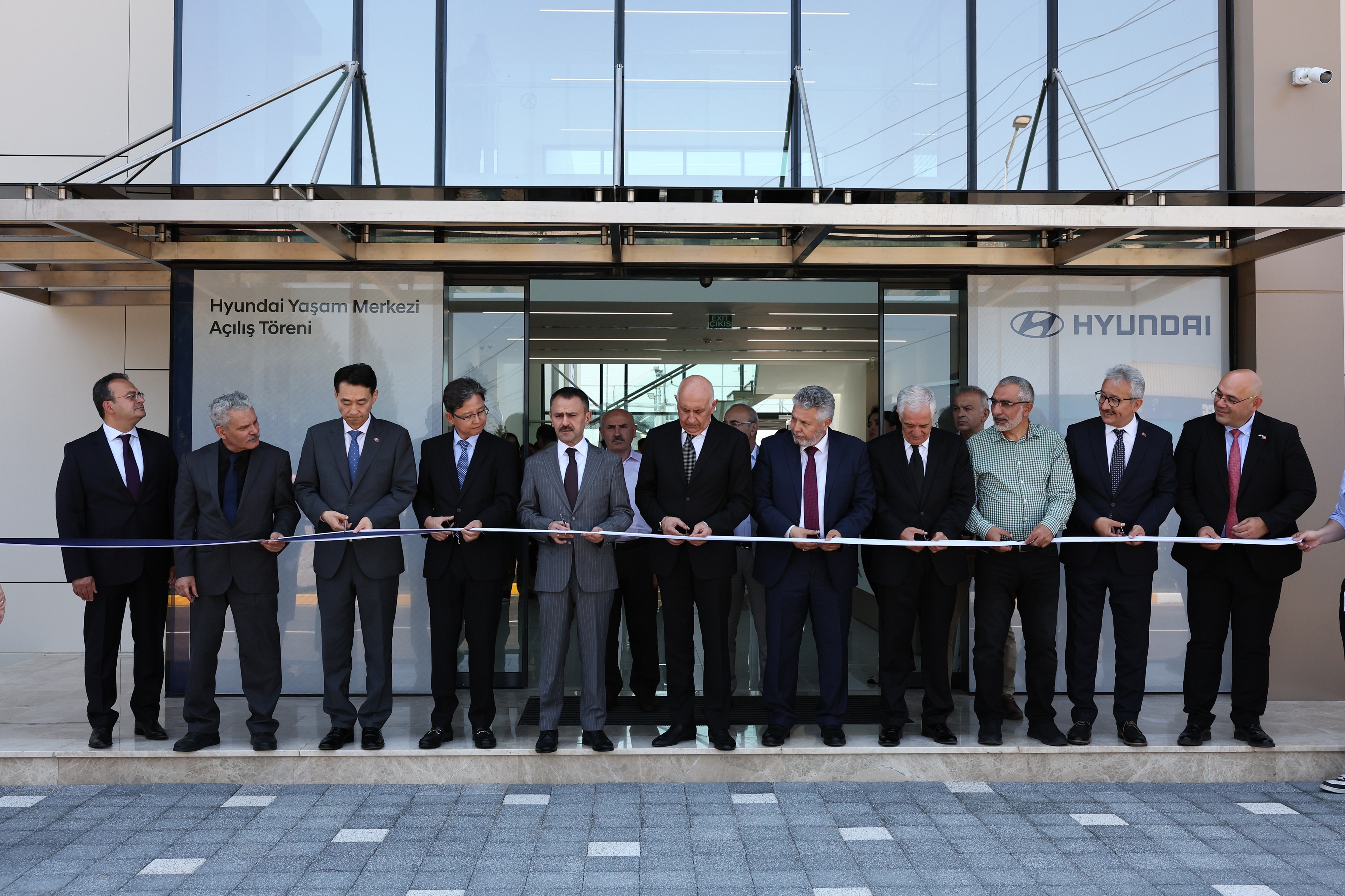 hyundai-yasam-merkezi-acilis-002.jpg