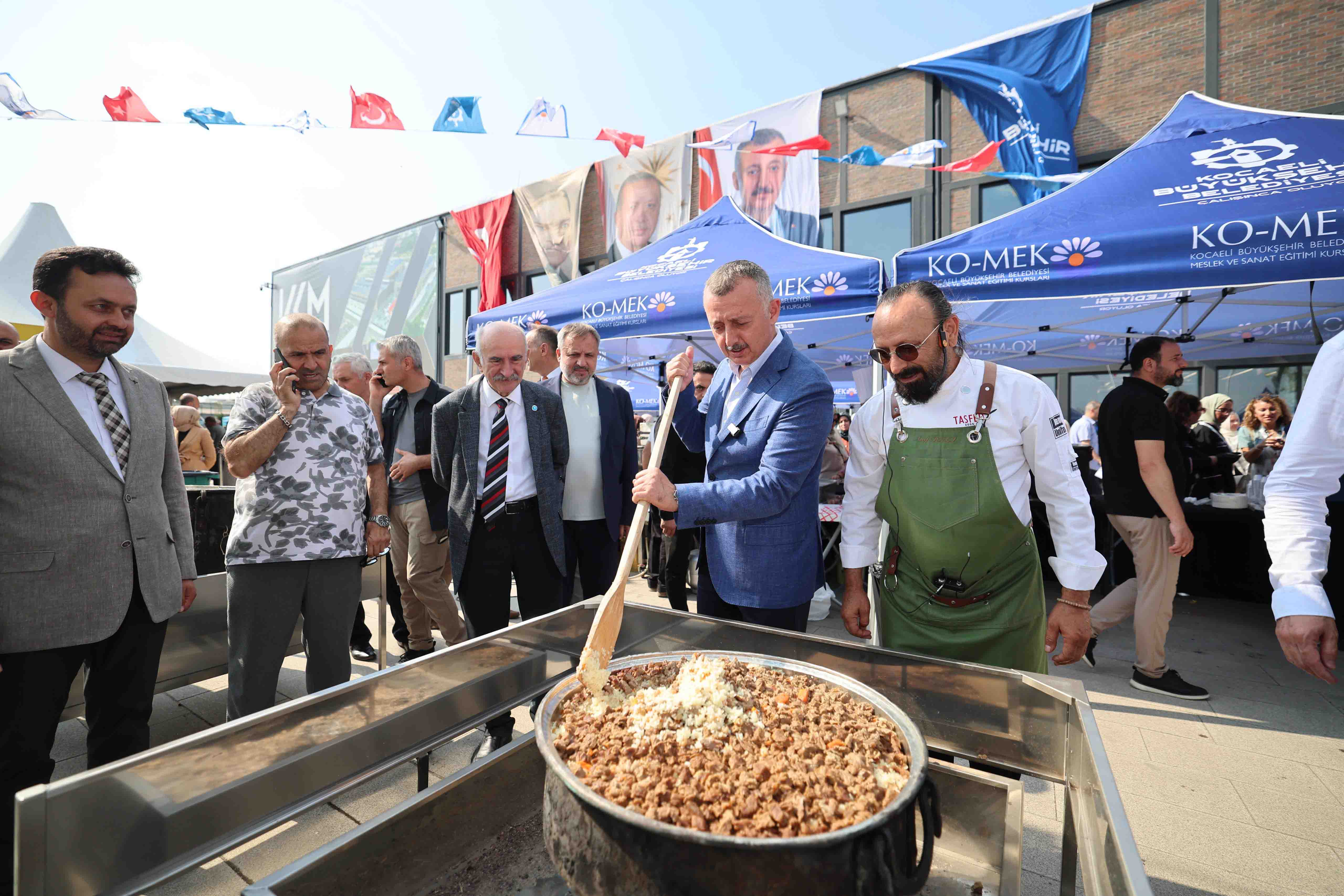 buyukakin-ko-mek-kocaelinin-en-buyuk-iyilik-organizasyonudur-21-jpgkopya.jpg