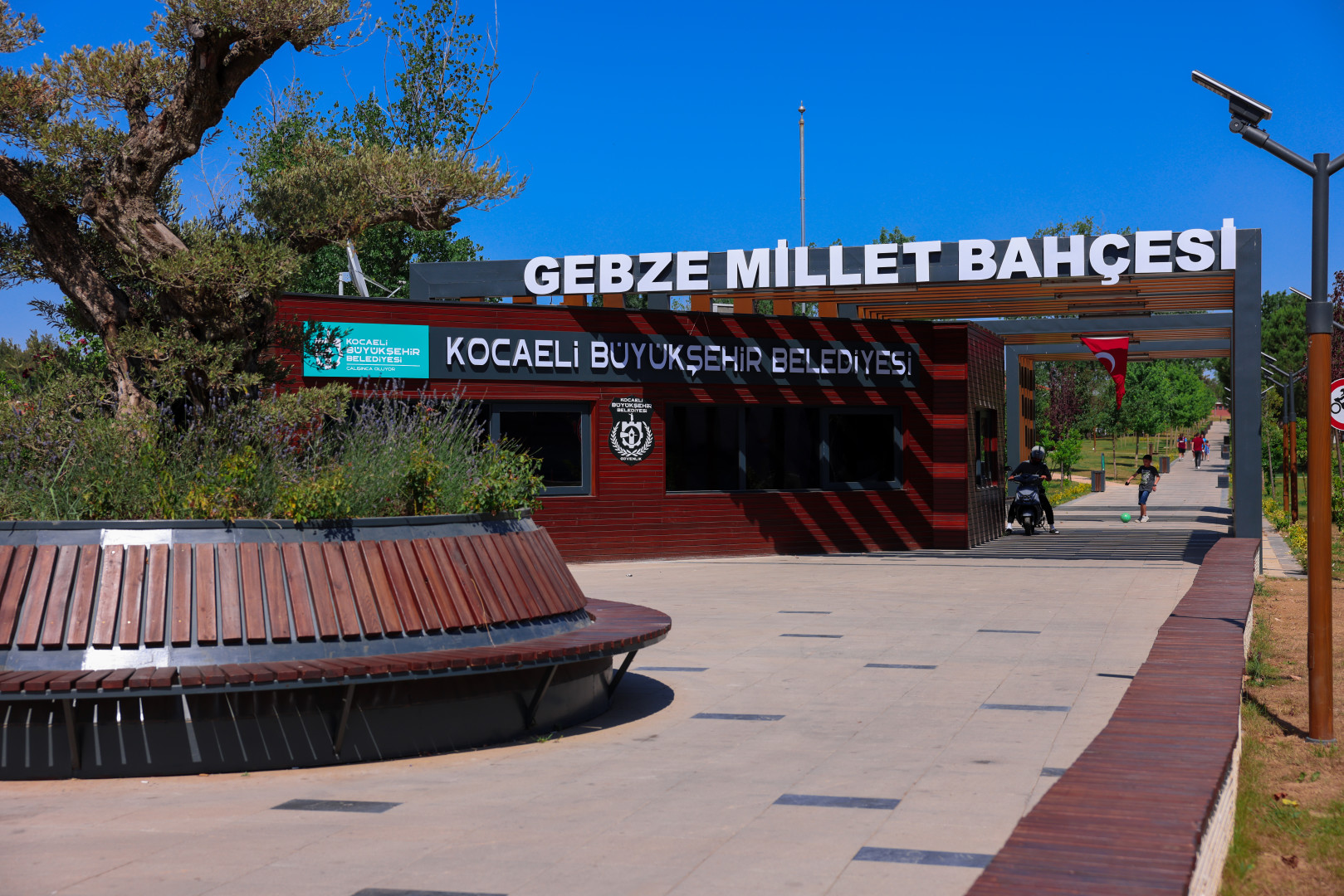 gebze-millet-bahcesinde-hem-huzur-var-hem-hayat-9.jpg