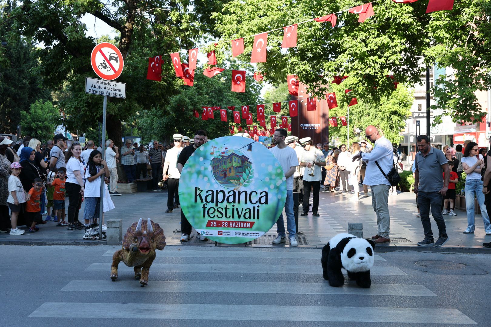 3-kapanca-festivali-renkli-kortejle-acildi-10.jpg